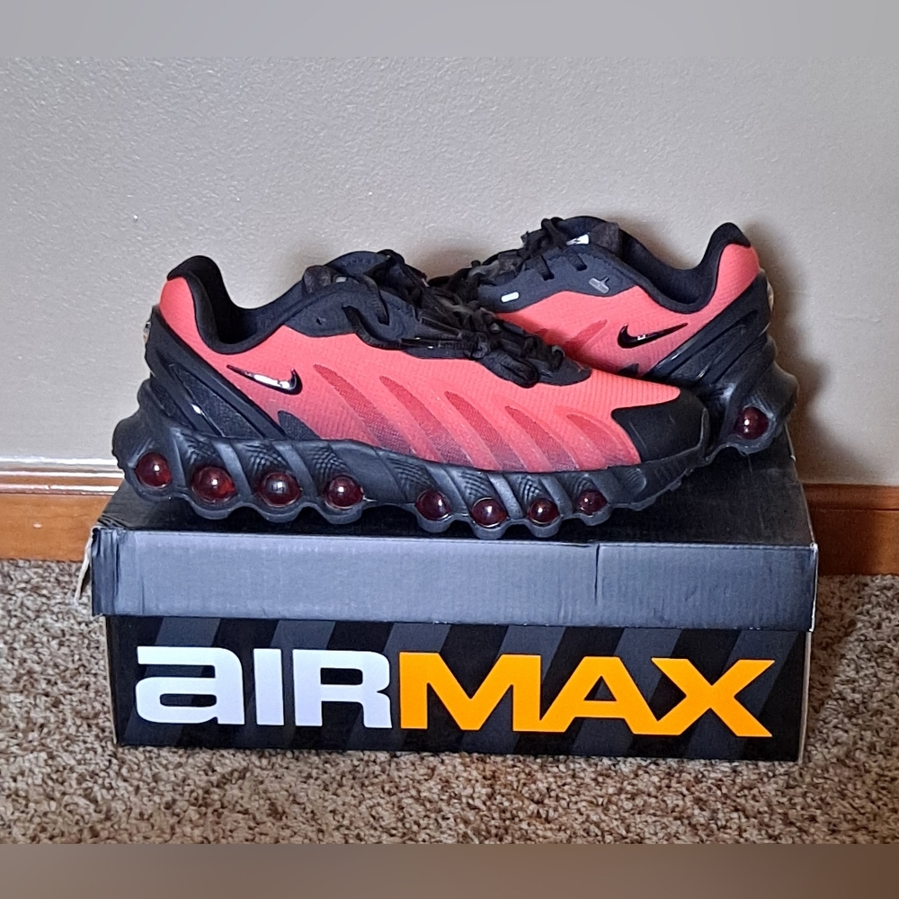 Nike Air Max DN8 Youth Size 6.5 Womens size 8 Red Black Athletic Shoe
